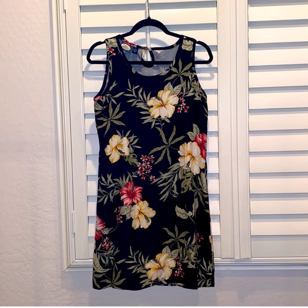 TOMMY BAHAMA 100% Silk Black, White, Hibiscus
Tropical Print Beach Dress…